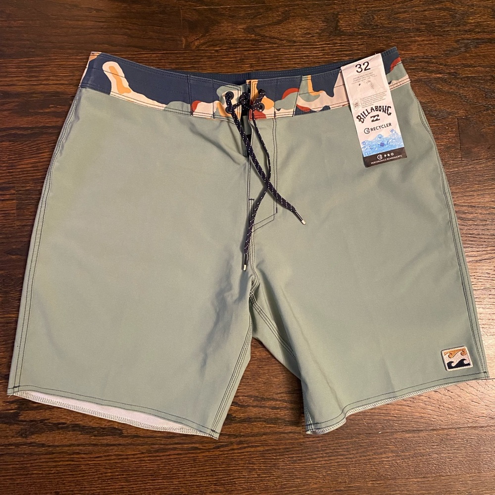 Billabong board shorts nwt